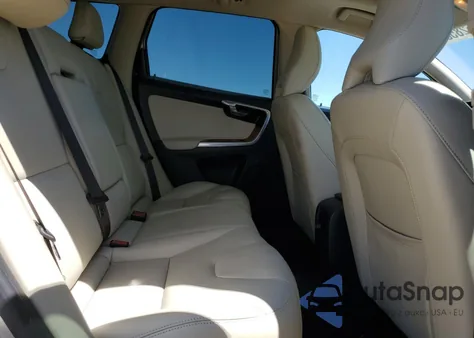 2017 Volvo Xc60 T5 Inscription z USA, uszkodzony, nr VIN YV440MDU6H2102163